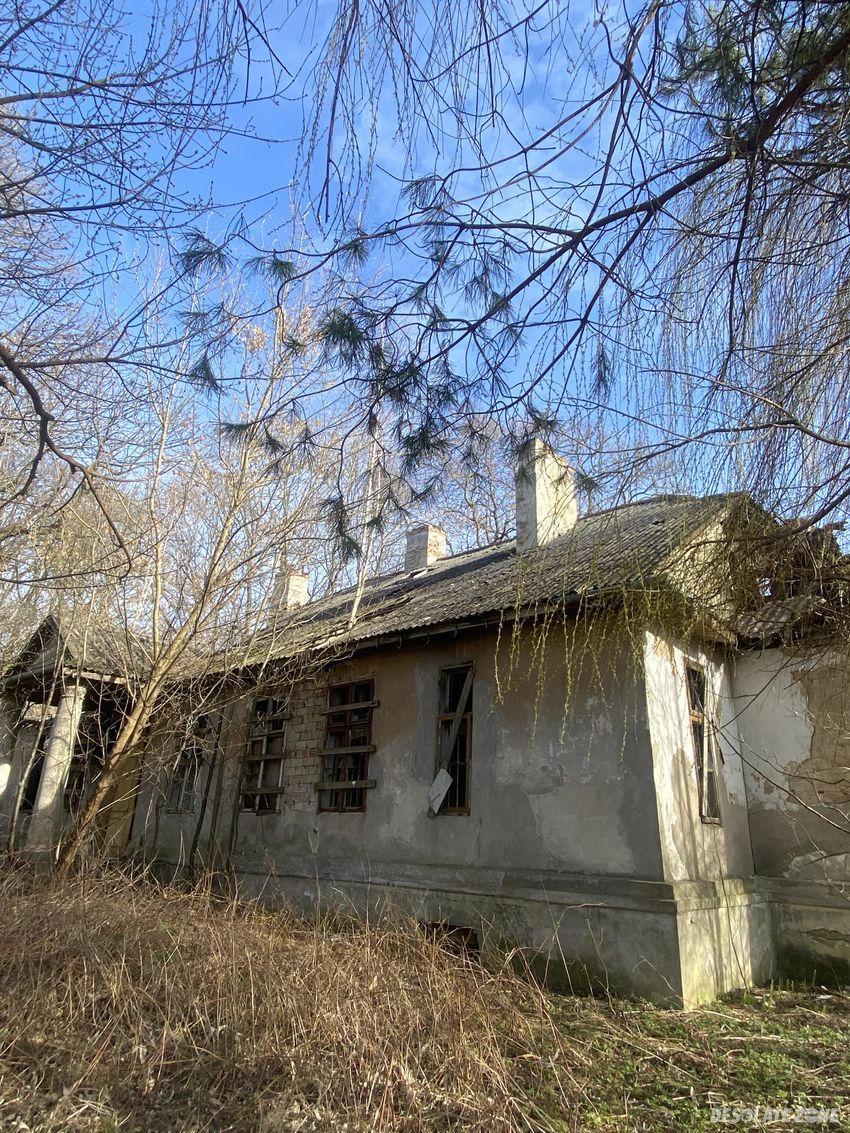 Opuszczony dworek, garbów