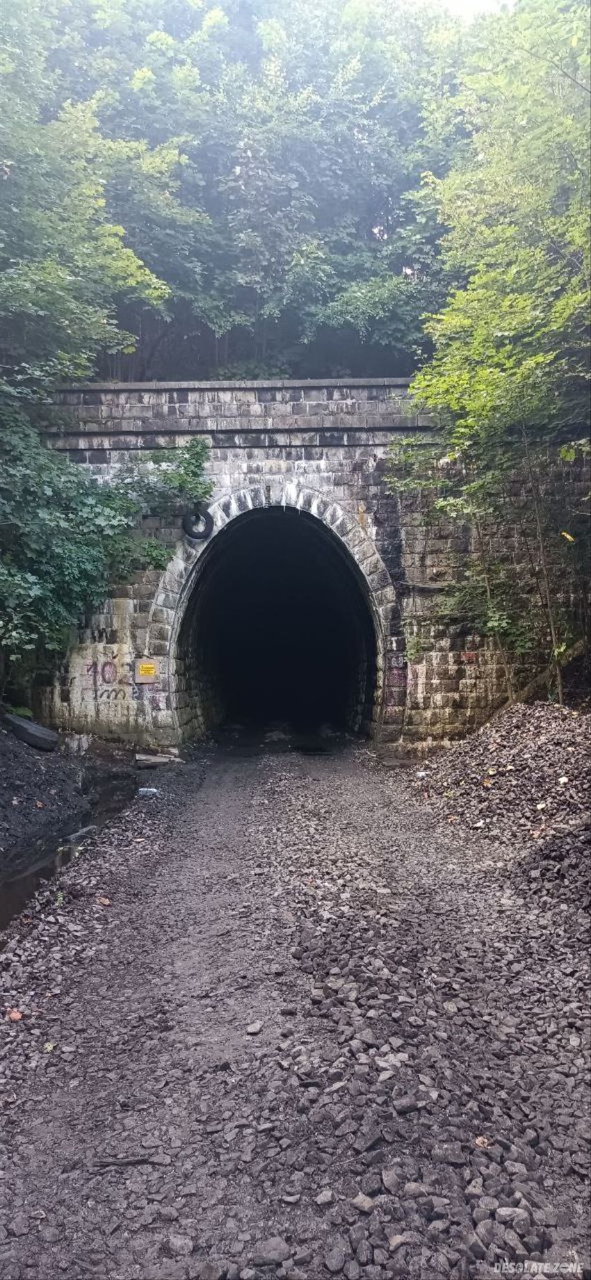 Opuszczony tunel kolejowy, ogorzelec