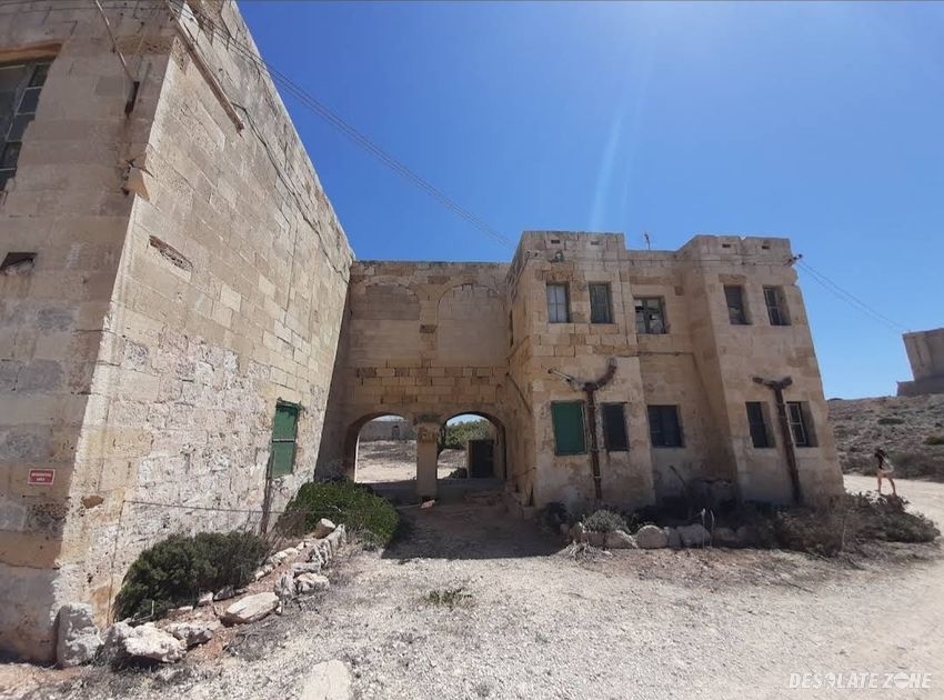 Opuszczony szpital comino- malta