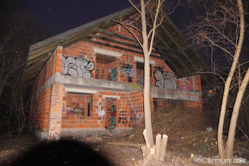 Niedokończony dom jednorodzinny