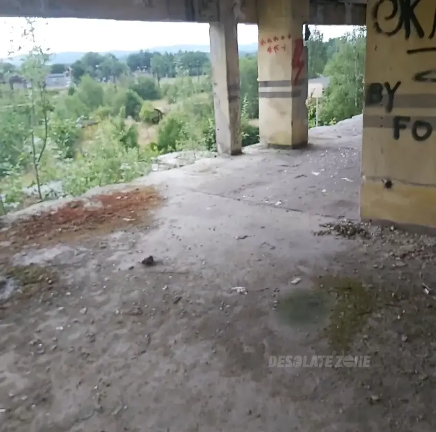 Opuszczony dom wczasowy u r o c z a i, karpacz - zdjęcie 1/4