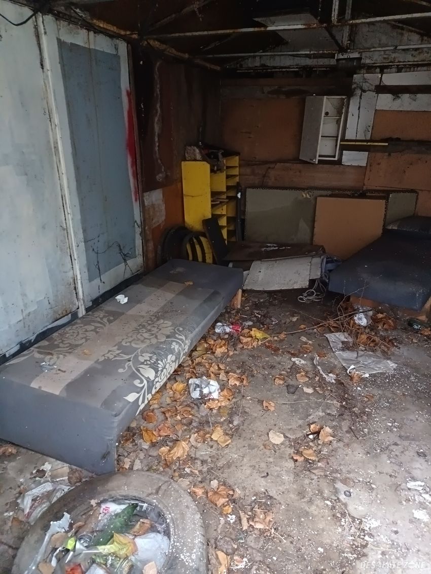 Opuszczony dom w łupstychu