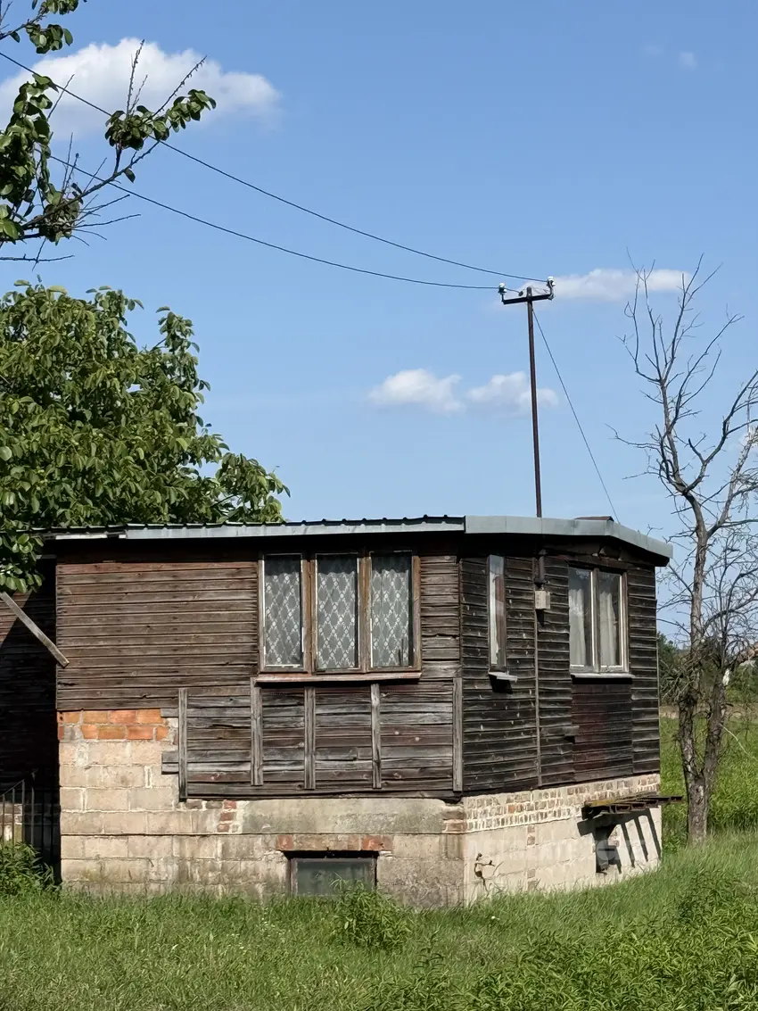 Opuszczony domek - photo 1/3