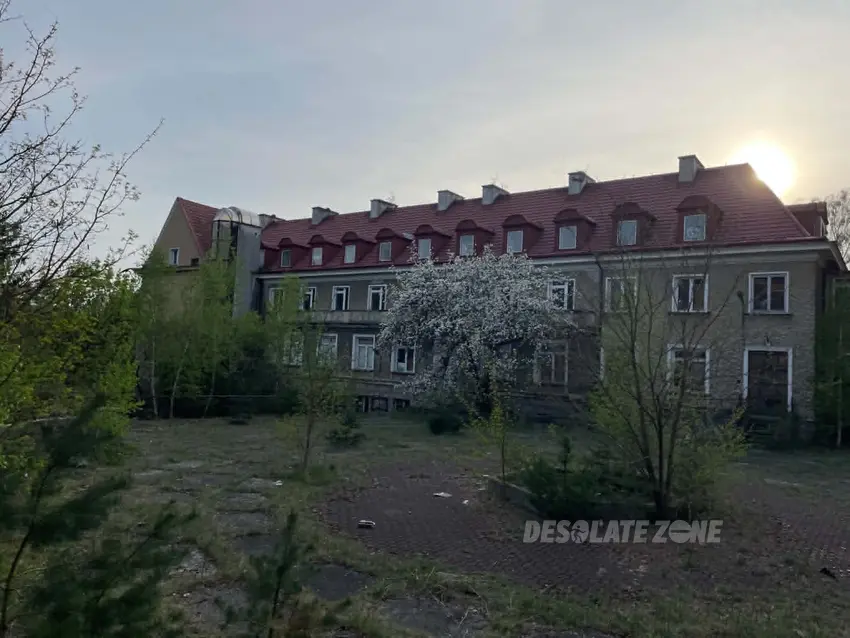 Opuszczony ośrodek rehabilitacyjny - zdjęcie 1/4