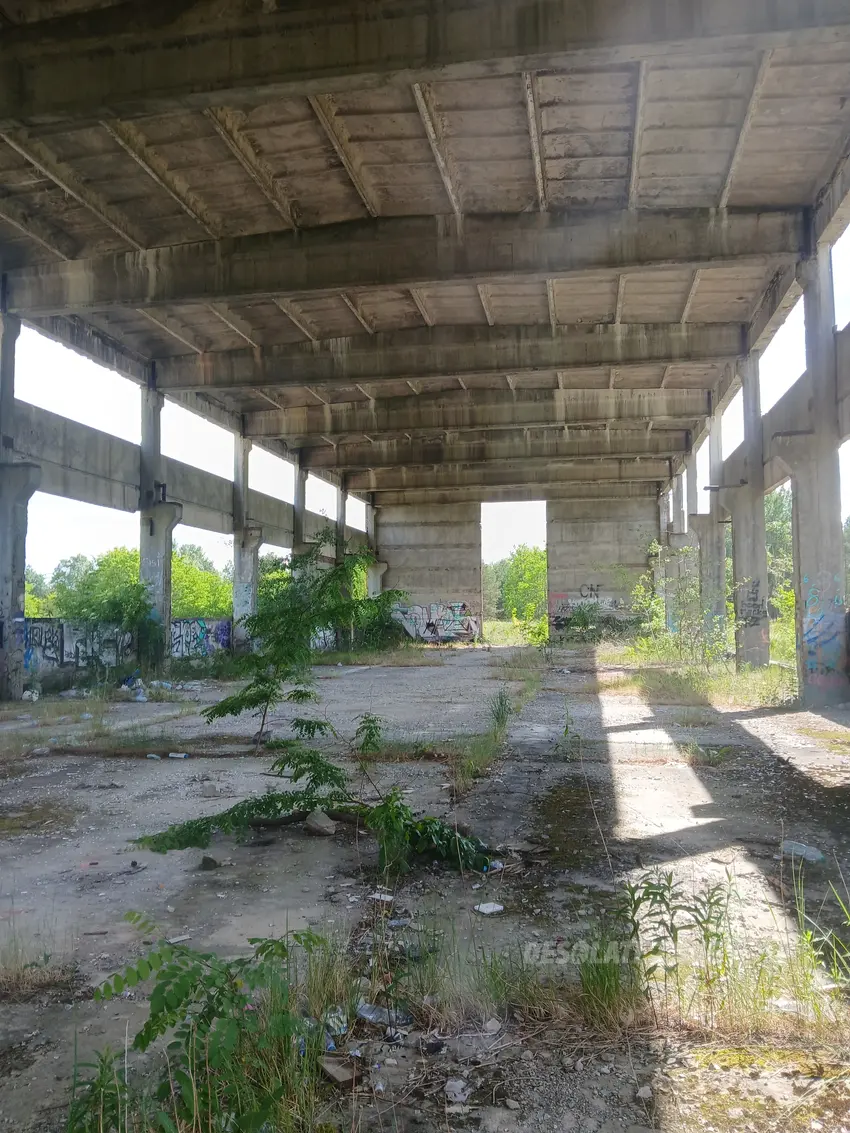 Opuszczony hangar/hala/fabryka - photo 1/3