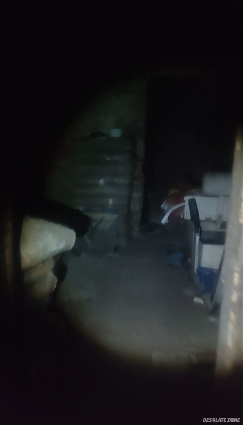 Niedokończony dom ze starym melexem