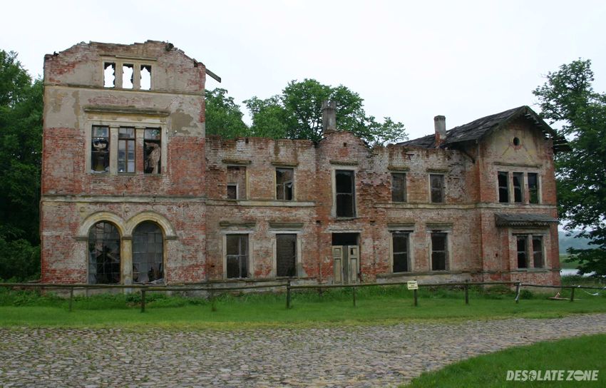 Ruiny budynku, kwitajny k/ pasłęka