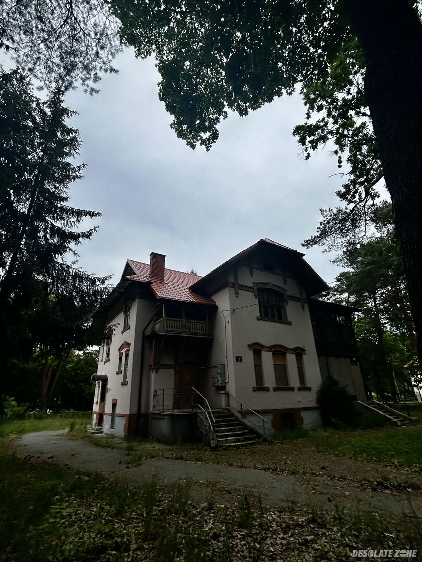 Opuszczona willa biała