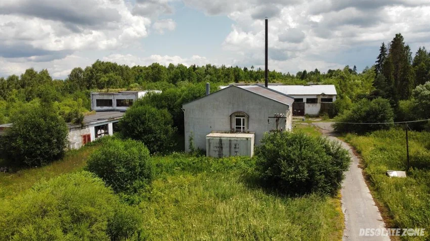 Opuszczony zaklad przetwarzania torfu