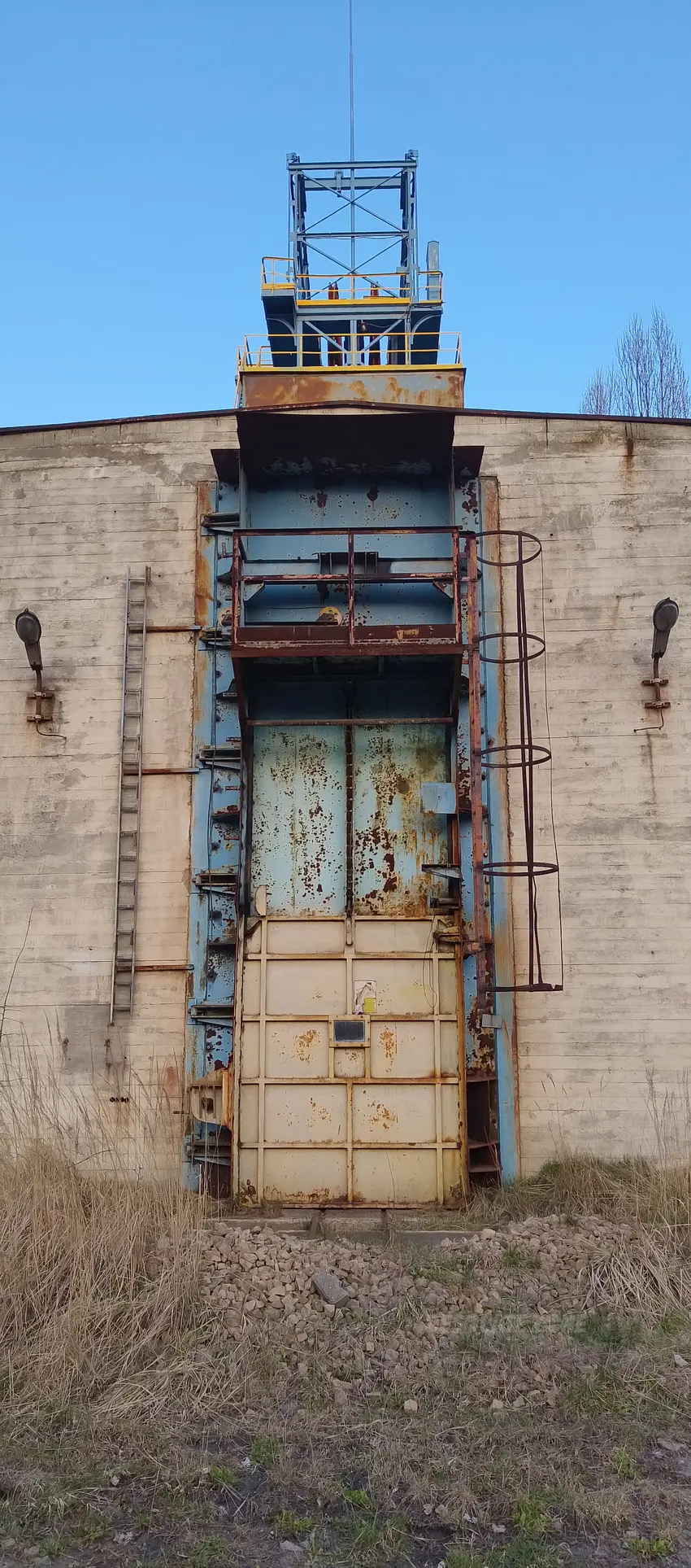 Budynek po byłej kopalni - zdjęcie 1/4