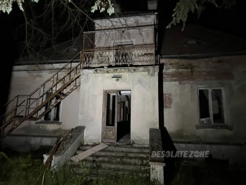 Opuszczony szpital, konstancin- jeziorna - zdjęcie 1/4