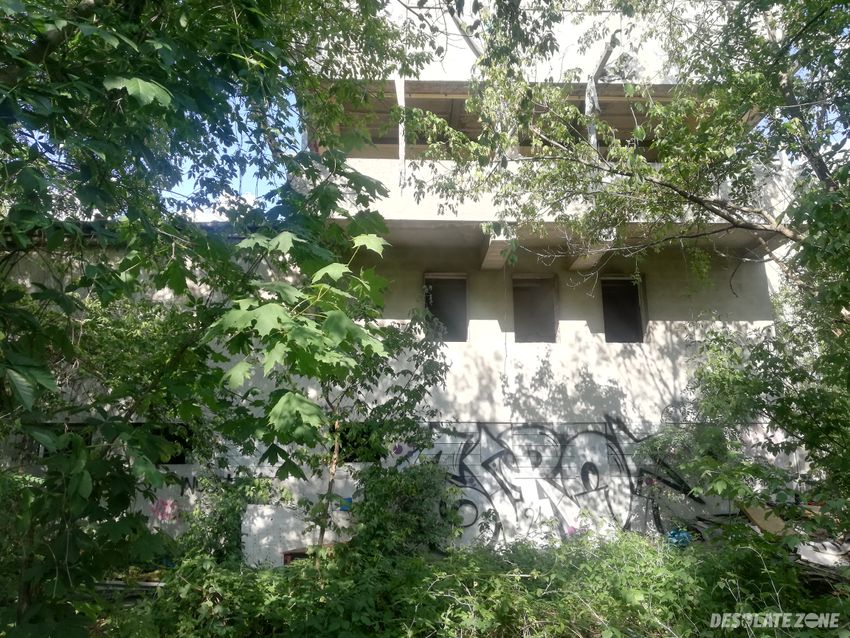 Opuszczona nastawnia kolejowa