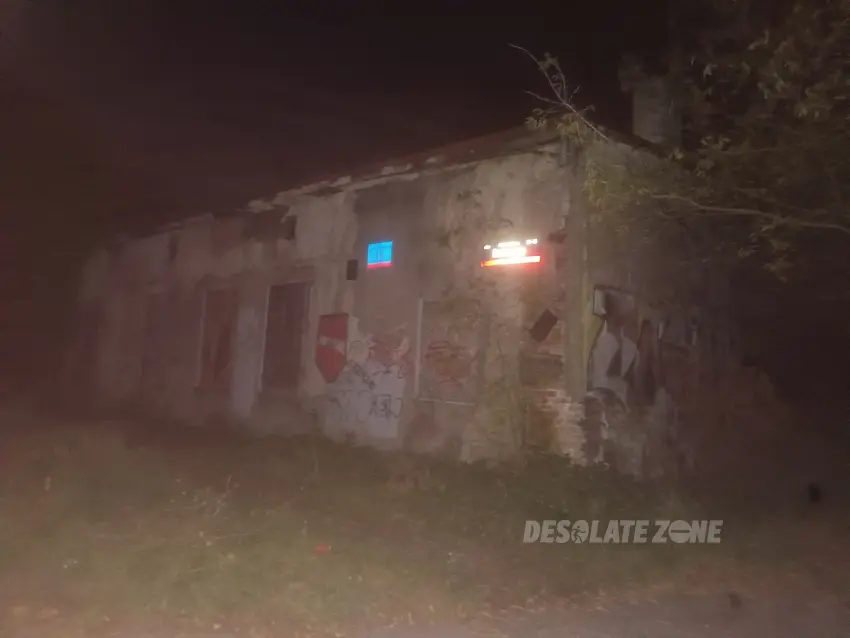Opuszczony dom jednorodzinny - zdjęcie 1/2