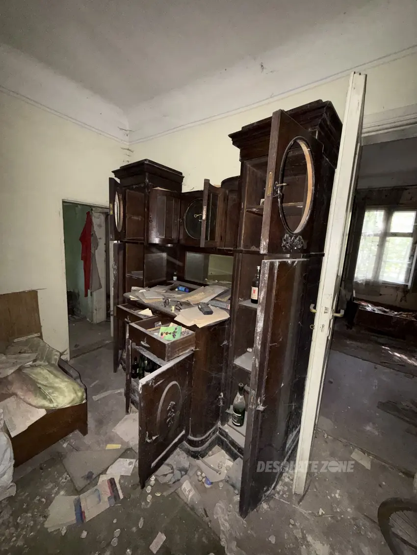 Przedwojenny drewniany dom - zdjęcie 1/19