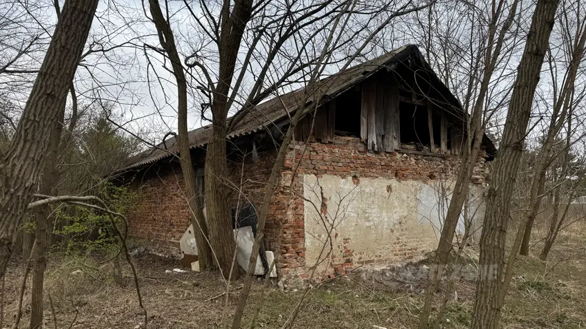 Opuszczony dom - zdjęcie 1/4