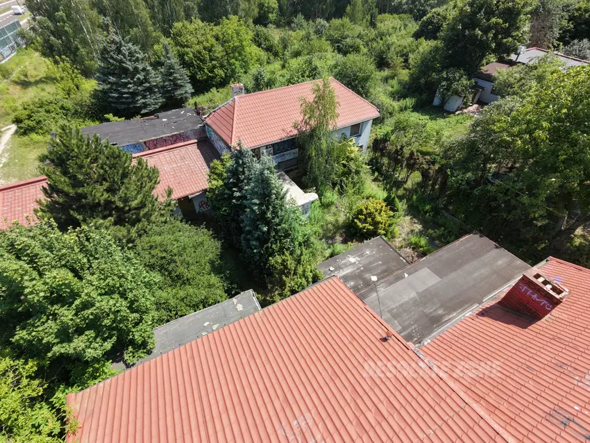 Duża opuszczona posesja - zdjęcie 1/47
