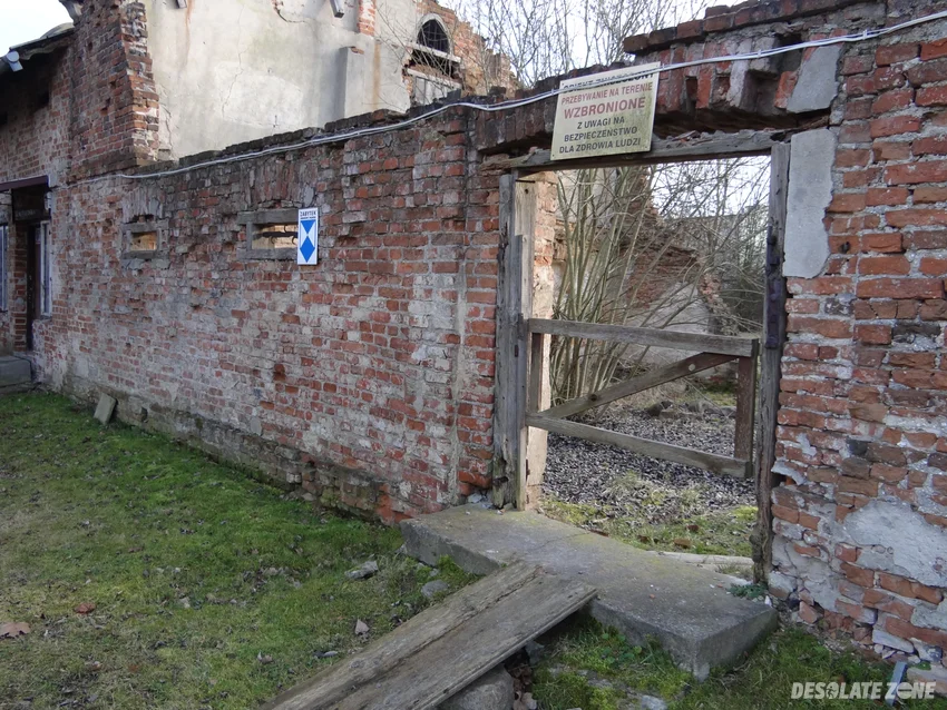 Folwark z drewnianym pałacem, kośmin - photo 1/4