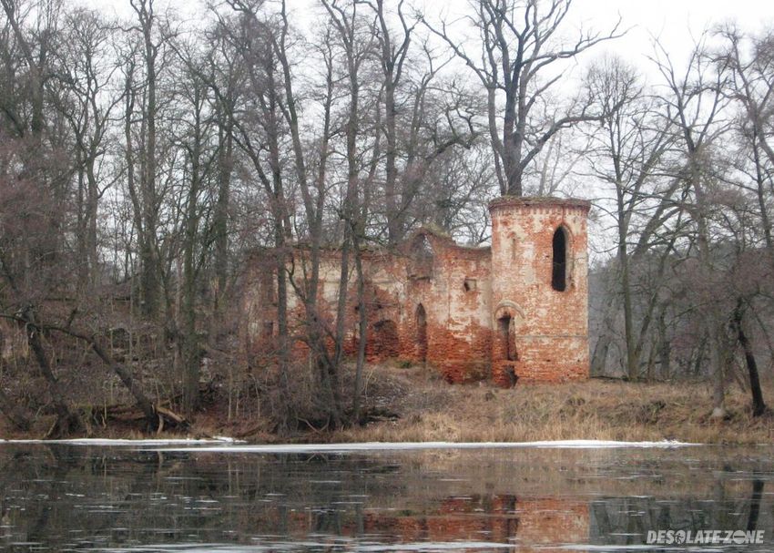 Ruiny zamku klaudyny potockiej, jeziory/ mosina