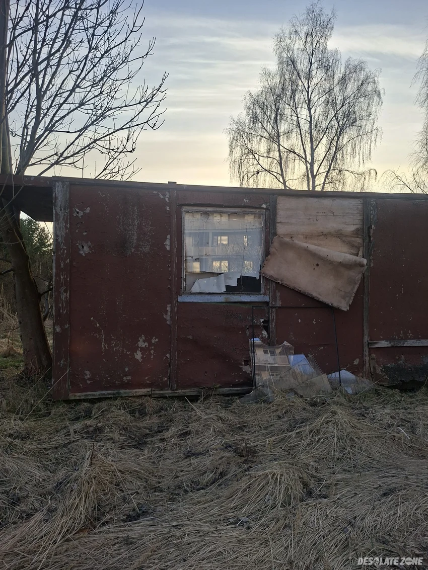 Opuszczony domek działkowy - zdjęcie 1/4