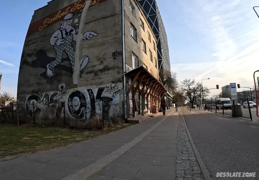 Opuszczona kamienica - zdjęcie 1/2