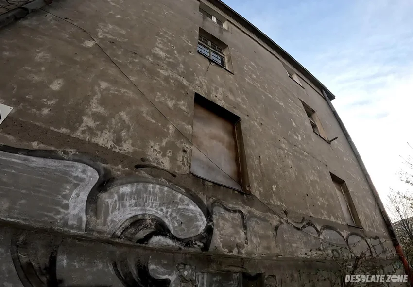 Opuszczona kamienica - photo 1/4