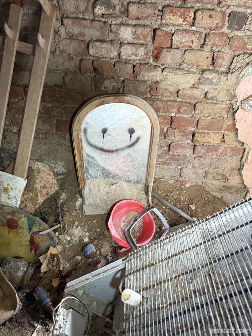 Opuszczony dom wielorodzinny