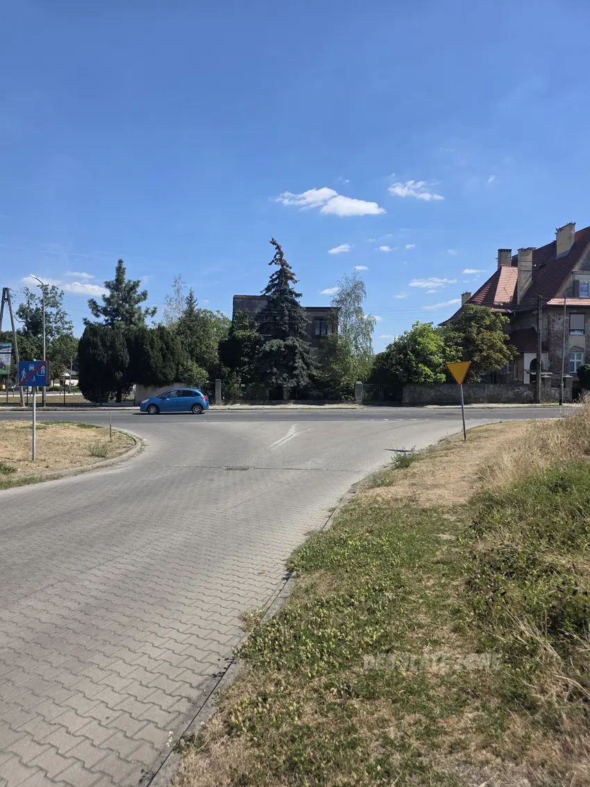 Opuszczona willa - zdjęcie 1/2