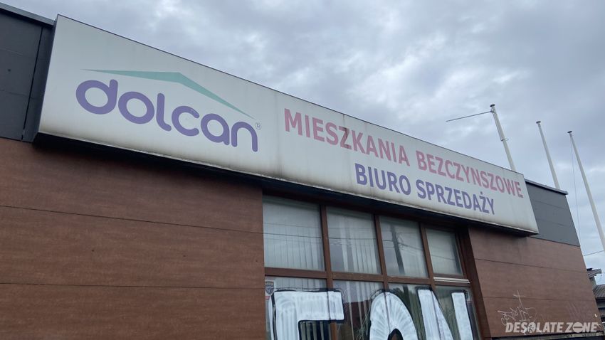 Opuszczone biuro sprzedaży mieszkań