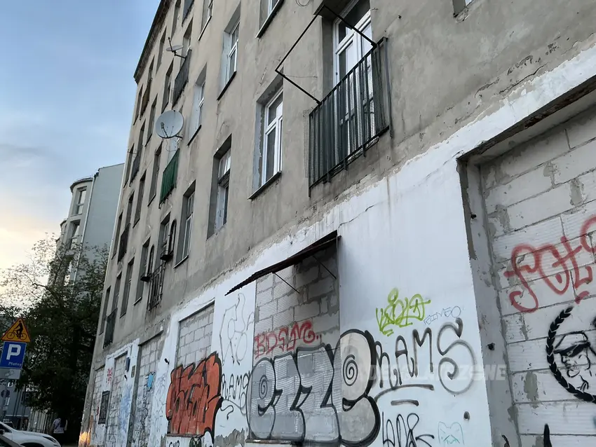 Opuszczona kamienica - zdjęcie 1/1