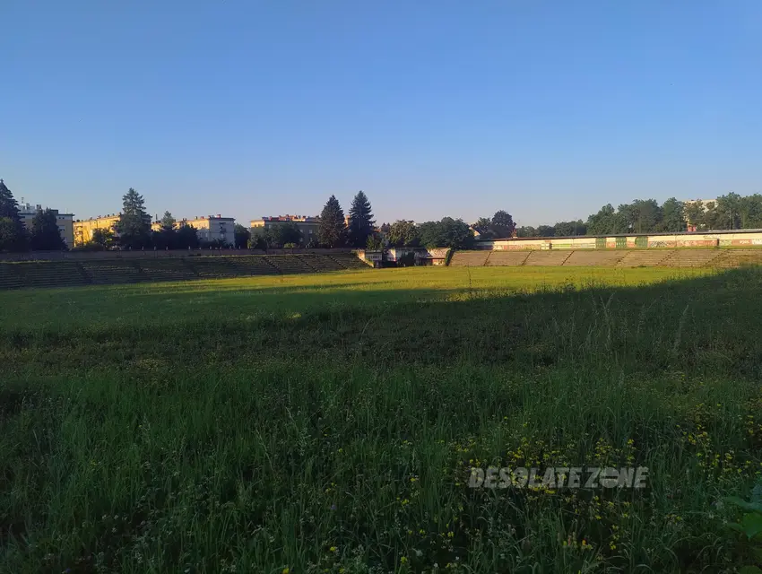 Opuszczony stadion - zdjęcie 1/4