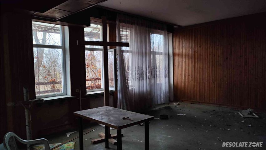 Fabryka oraz parę domków letniskowych