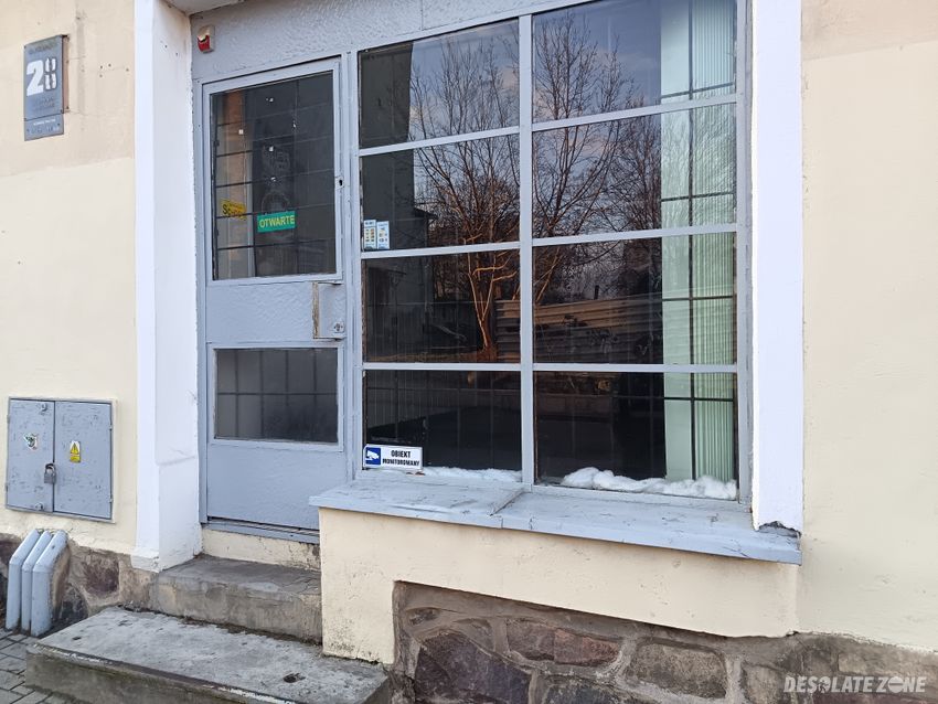 Opuszczony sklepik osiedlowy