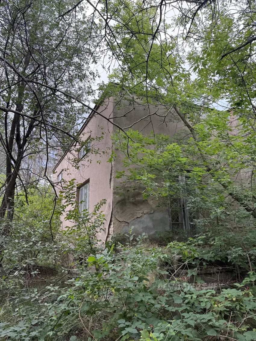 Opuszczony dom - zdjęcie 1/9