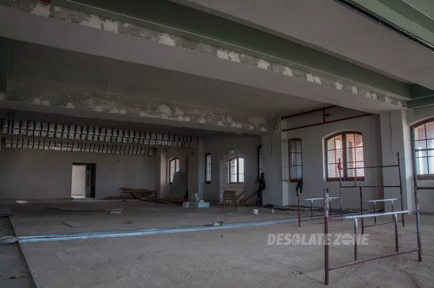 Niedokończony hotel - zdjęcie 1/4