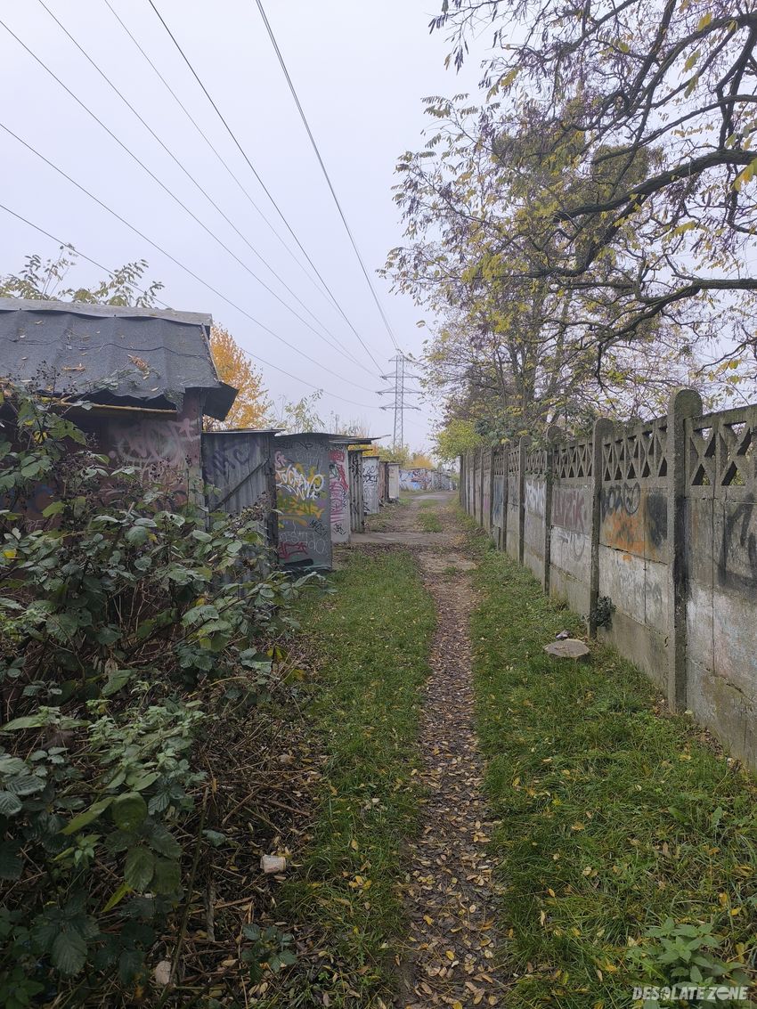 Opuszczone lokomotywy manewrowe.