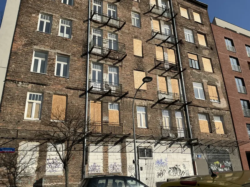 Opuszczona kamienica - zdjęcie 1/1