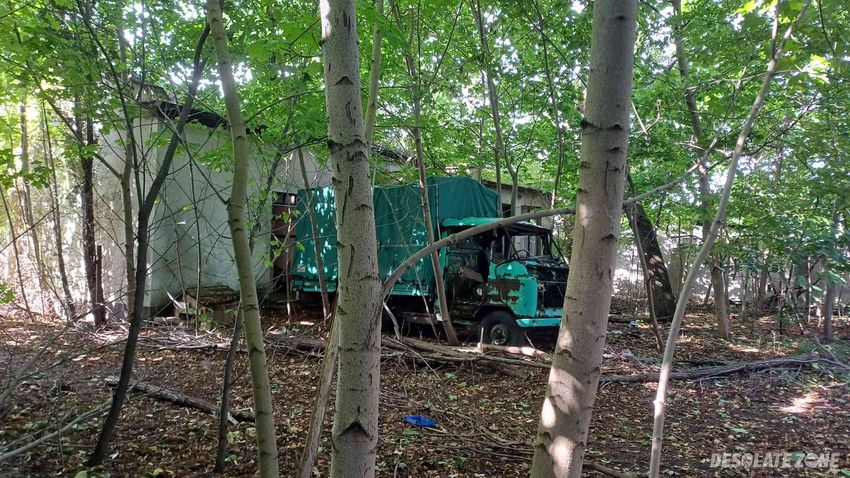 Opuszczony dom z warsztatem