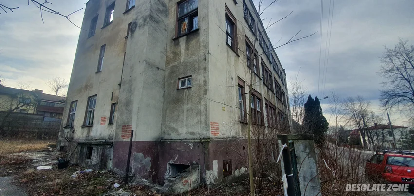 Opuszczona szkoła, olkusz ul. piłsudskiego (obok apteki)