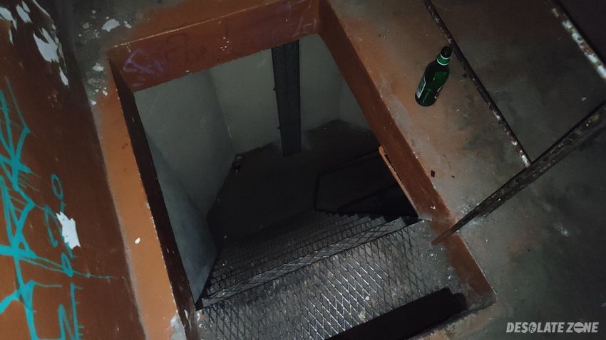 Schron z wieżą radarową 13. b a s