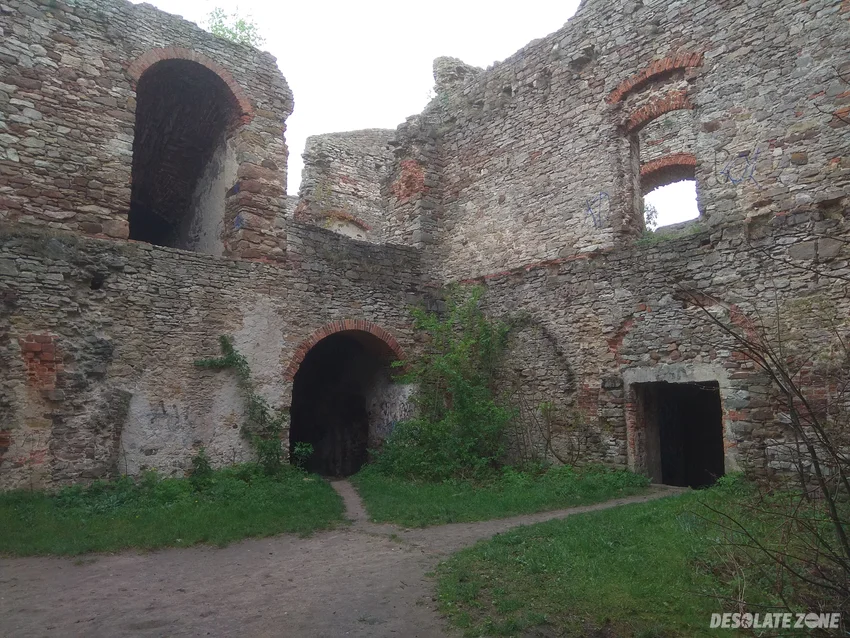 Pałac tarłów, podzamcze piekoszowskie