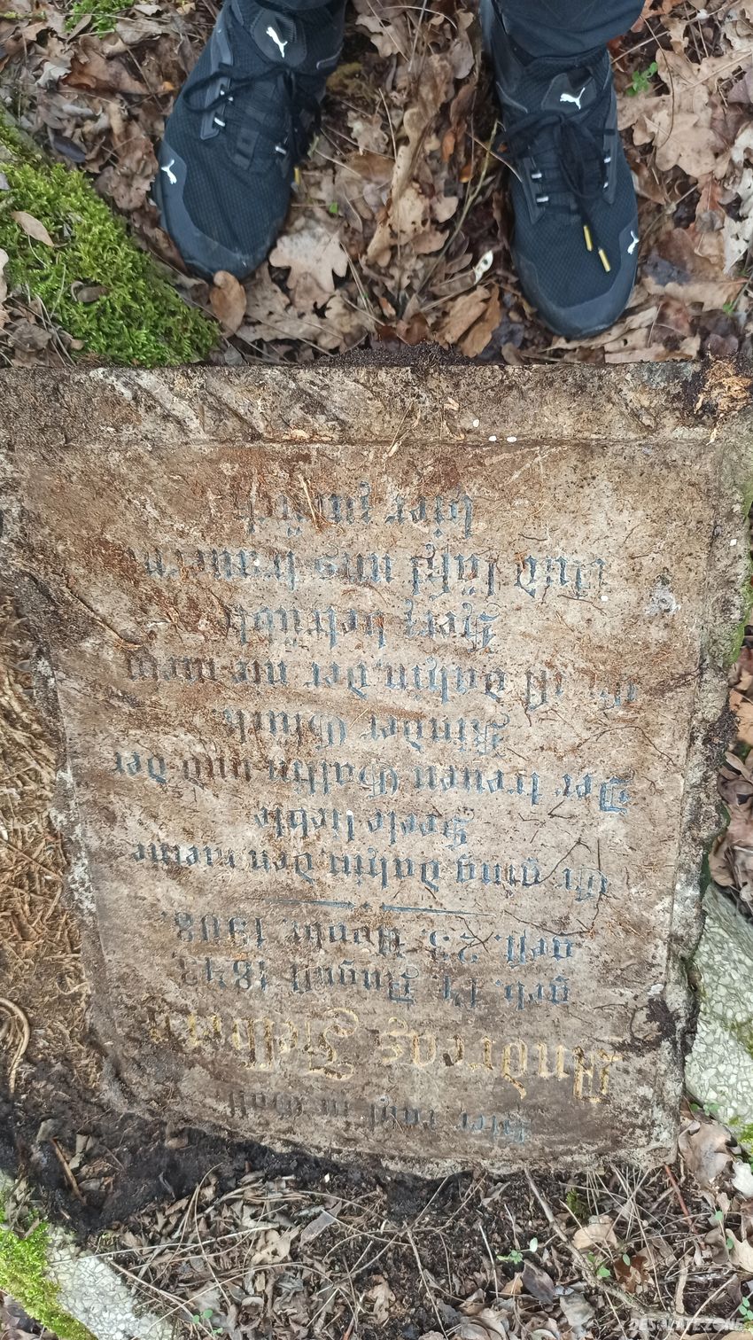 Opuszczony dom z cmentarzem