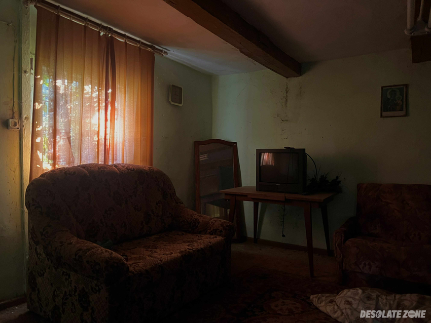 Mały opuszczony domek