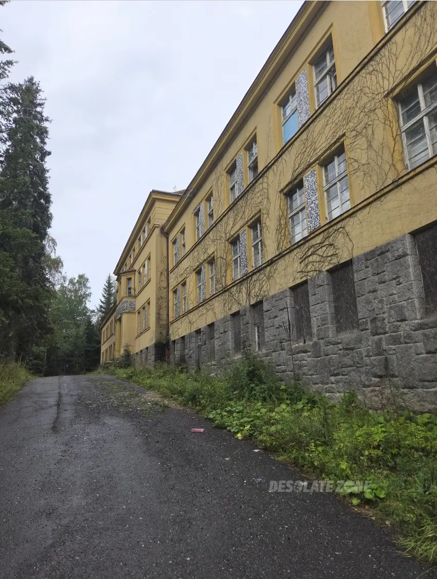 Opuszczony szpital - zdjęcie 1/12