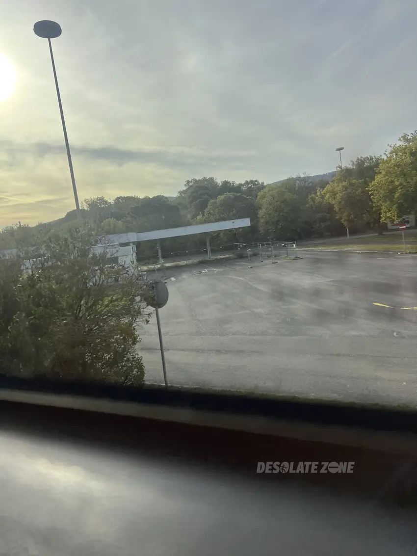 Opuszczona stacja benzynowa - zdjęcie 1/2