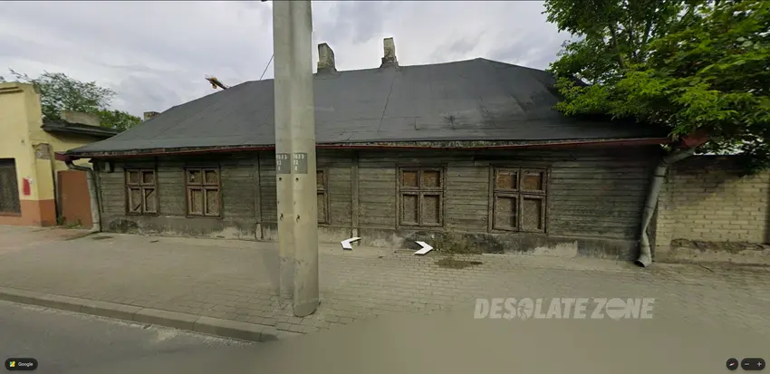Opuszczony drewniany dom - zdjęcie 1/1