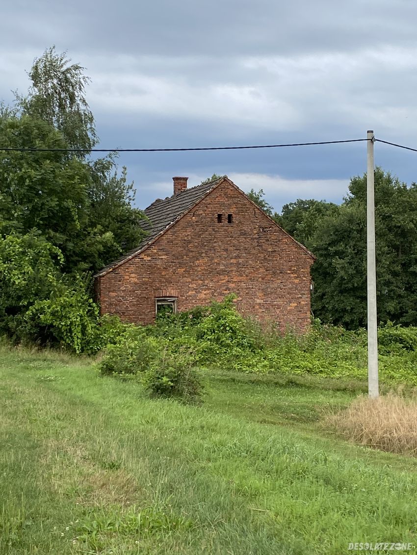 Opuszczony dom ceglany