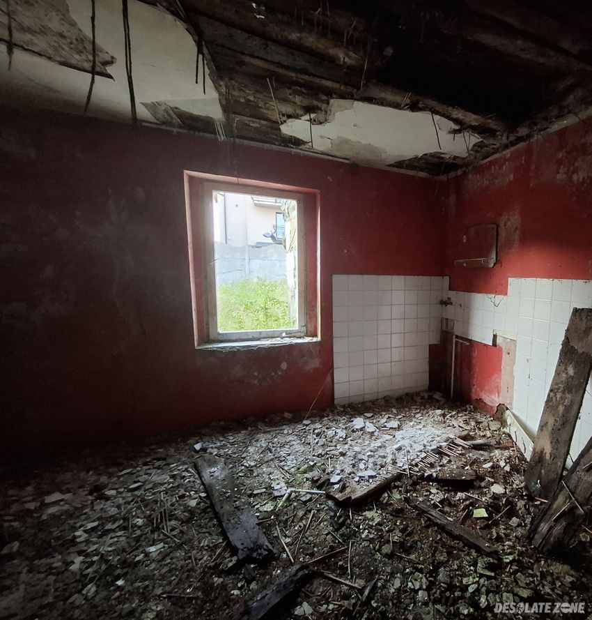 O p u s z c z o n y d o m - c hŁ a p o w o