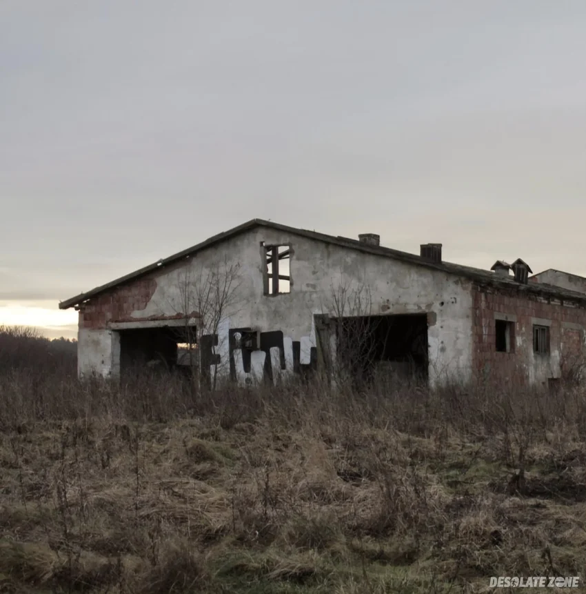 Opuszczony pgr - zdjęcie 1/4