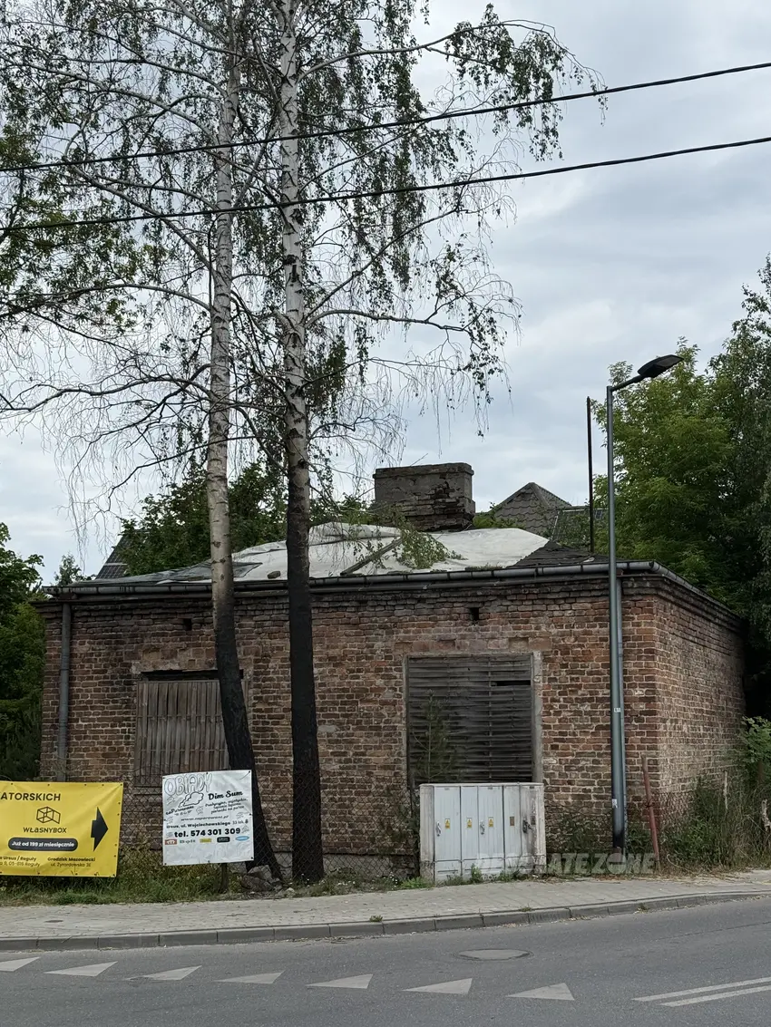 Ceglany dom zabity dechami - zdjęcie 1/3