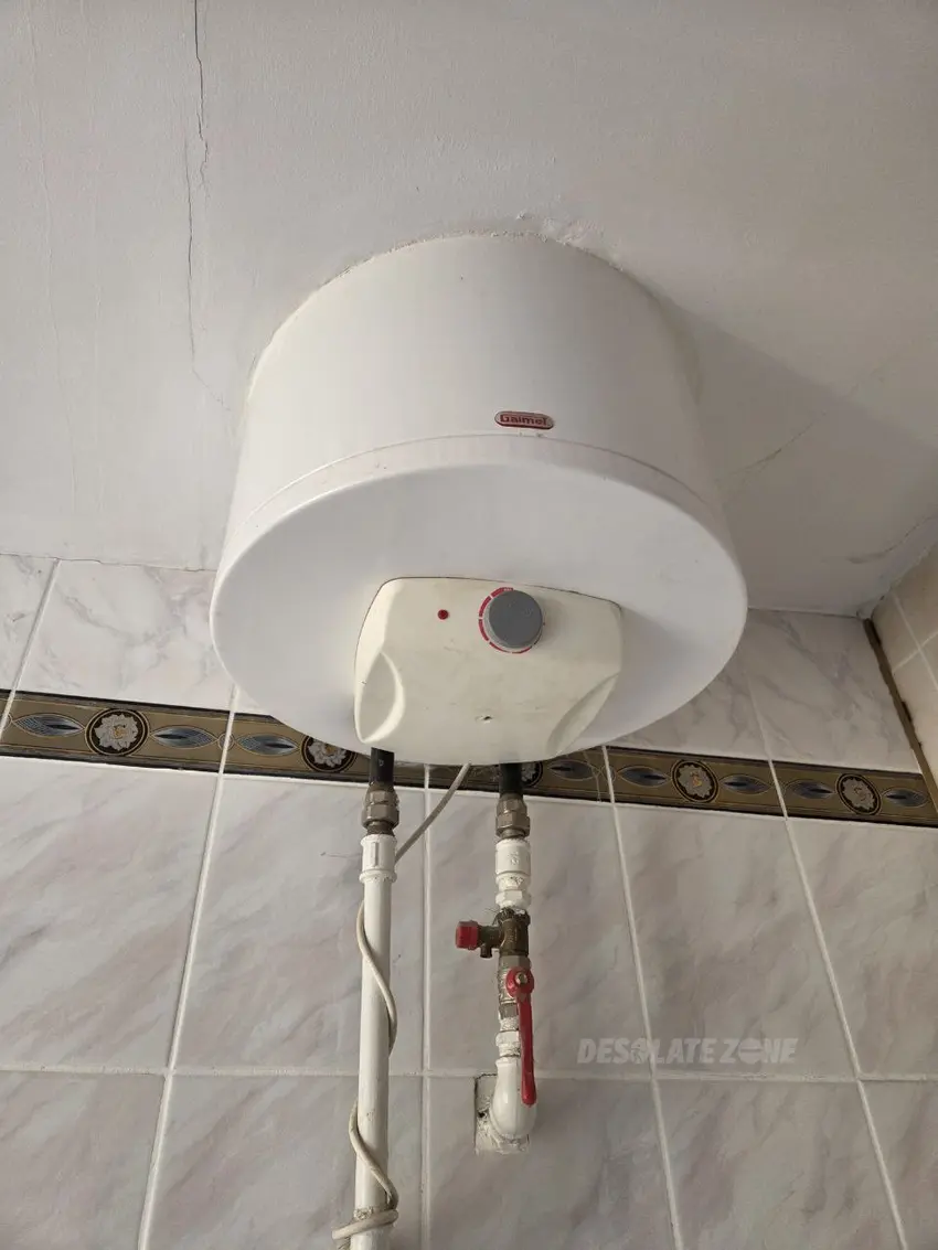 Opuszczony budynek wielofunkcyjny, Łódź - photo 1/4